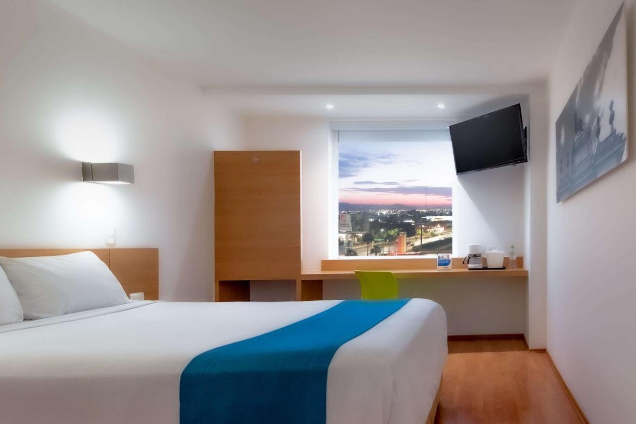 Sleep Inn Leon Antares Exteriör bild