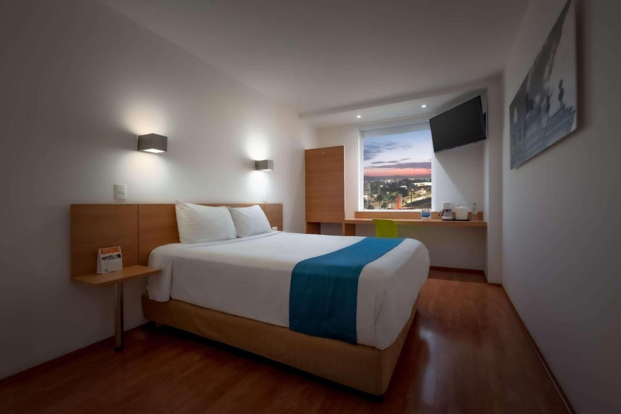 Sleep Inn Leon Antares Exteriör bild