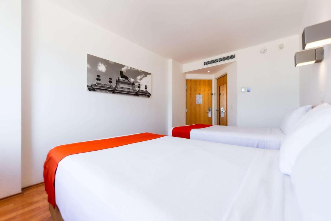 Sleep Inn Leon Antares Exteriör bild