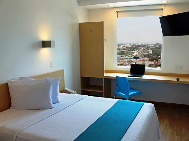 Sleep Inn Leon Antares Exteriör bild